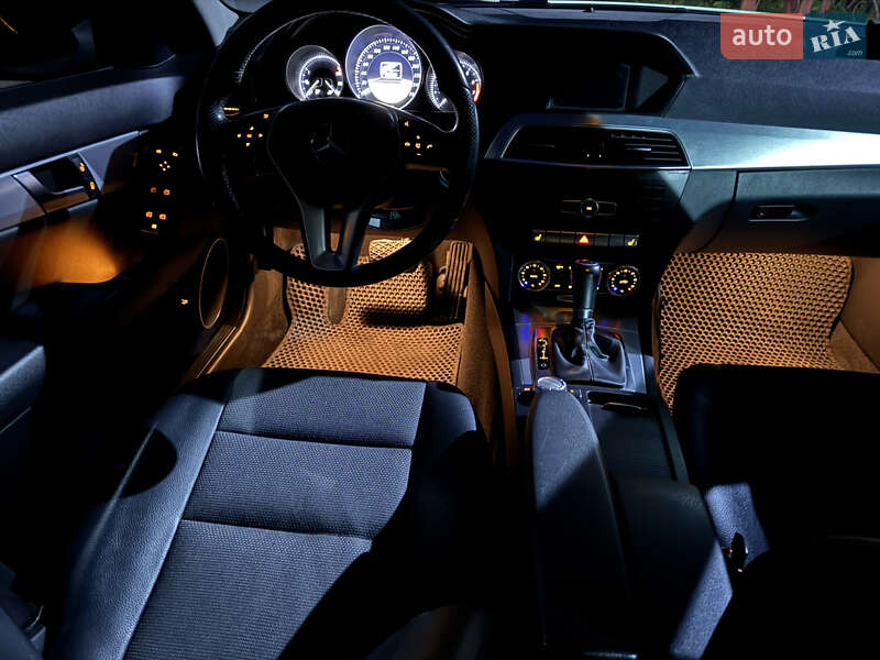 Седан Mercedes-Benz C-Class 2011 в Калинівці