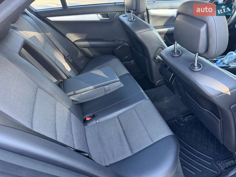 Седан Mercedes-Benz C-Class 2011 в Києві фото 34 Седан Mercedes-Benz C-Class 2011 в Києві
