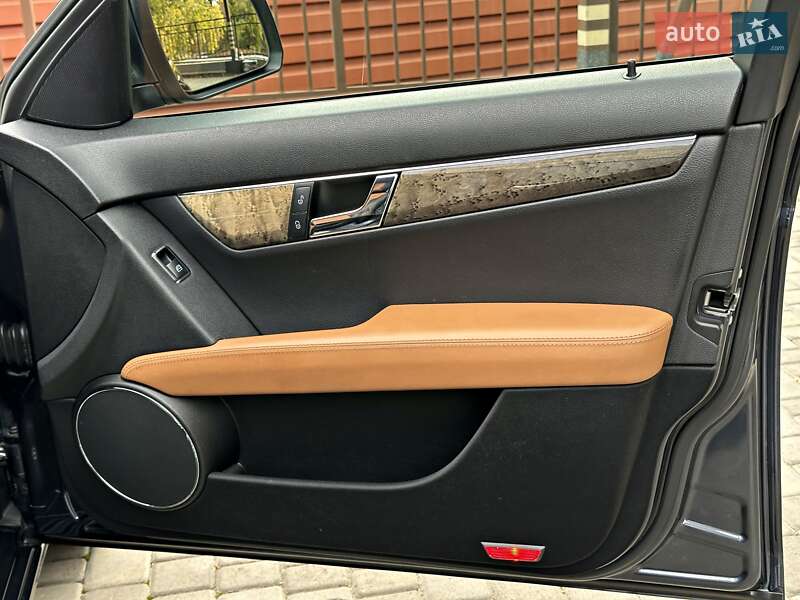 Седан Mercedes-Benz C-Class 2008 в Одесі фото 51 Седан Mercedes-Benz C-Class 2008 в Одесі