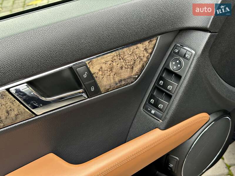 Седан Mercedes-Benz C-Class 2008 в Одесі фото 55 Седан Mercedes-Benz C-Class 2008 в Одесі