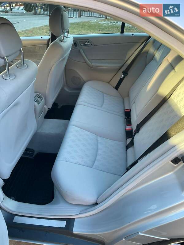 Седан Mercedes-Benz C-Class 2003 в Миколаєві