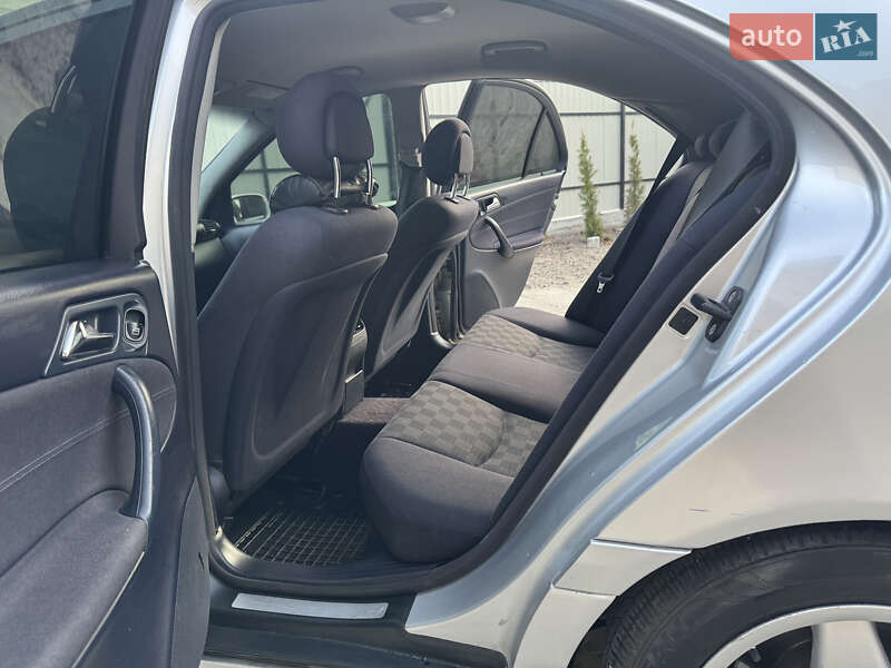 Седан Mercedes-Benz C-Class 2004 в Нетешине фото 24 Седан Mercedes-Benz C-Class 2004 в Нетешине