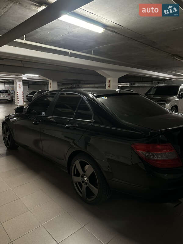 Седан Mercedes-Benz C-Class 2008 в Днепре