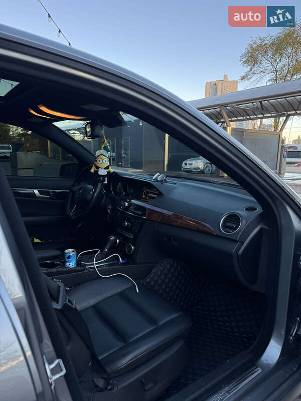 Седан Mercedes-Benz C-Class 2012 в Днепре