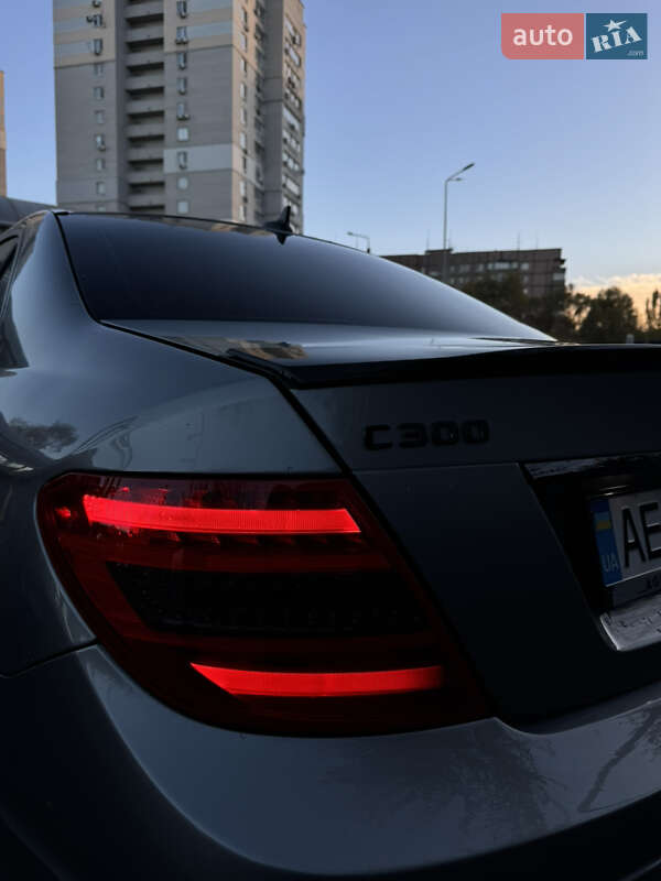 Седан Mercedes-Benz C-Class 2012 в Днепре