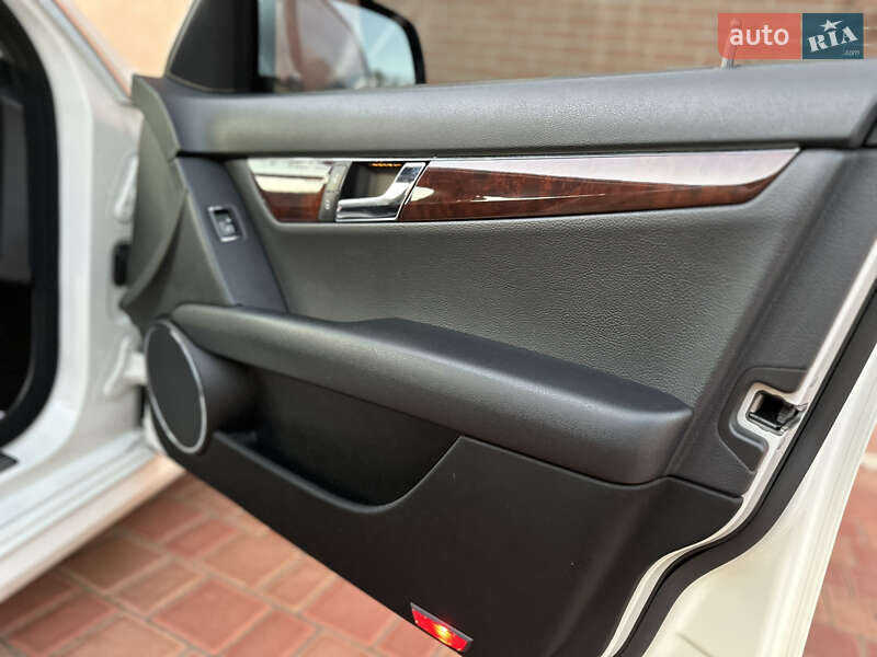 Седан Mercedes-Benz C-Class 2008 в Одесі фото 34 Седан Mercedes-Benz C-Class 2008 в Одесі