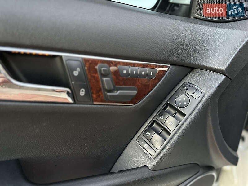 Седан Mercedes-Benz C-Class 2008 в Одесі фото 42 Седан Mercedes-Benz C-Class 2008 в Одесі