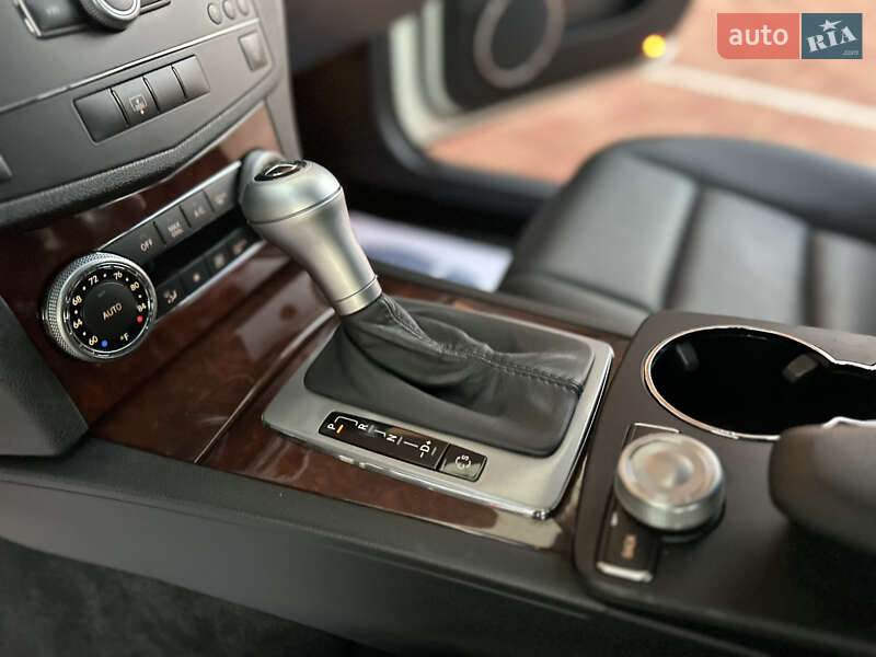 Седан Mercedes-Benz C-Class 2008 в Одесі фото 46 Седан Mercedes-Benz C-Class 2008 в Одесі