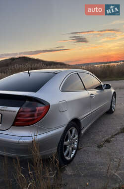 Купе Mercedes-Benz C-Class 2003 в Новояворовске
