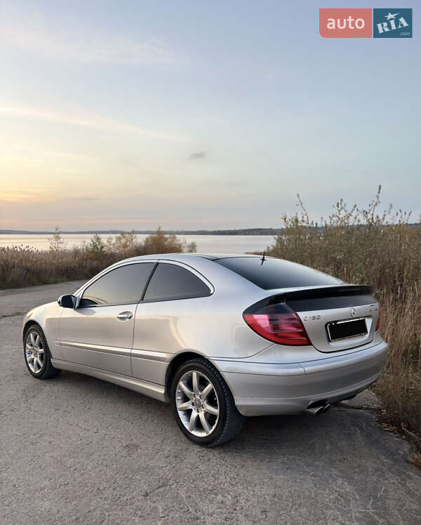 Купе Mercedes-Benz C-Class 2003 в Новояворовске