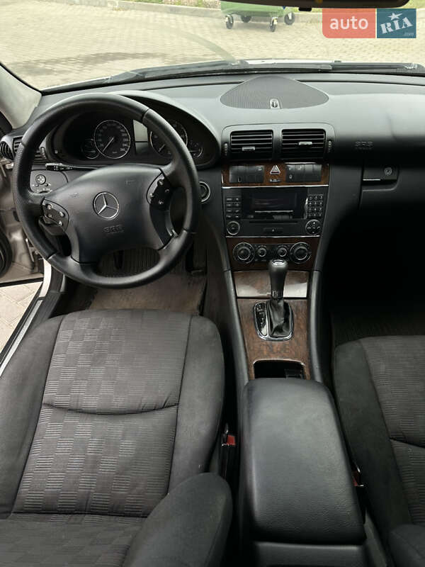 Седан Mercedes-Benz C-Class 2005 в Ровно