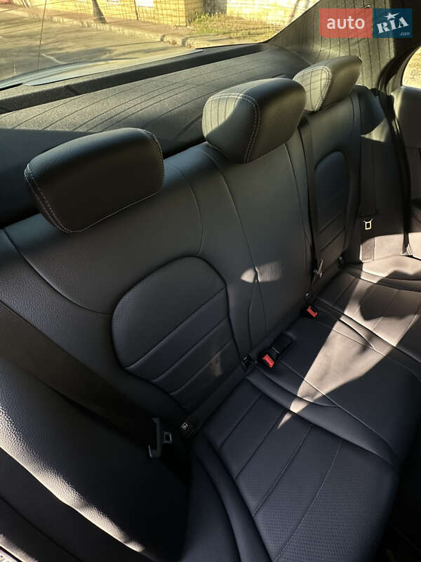 Седан Mercedes-Benz C-Class 2017 в Вишневом