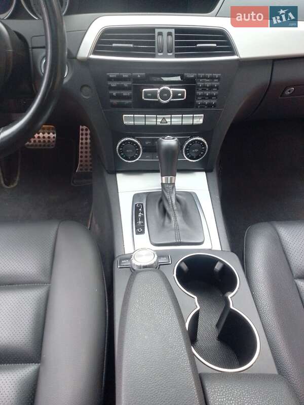 Седан Mercedes-Benz C-Class 2014 в Києві