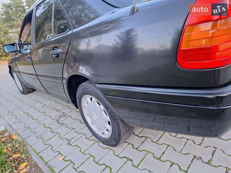 Седан Mercedes-Benz C-Class 1994 в Чернівцях фото 3 Седан Mercedes-Benz C-Class 1994 в Чернівцях