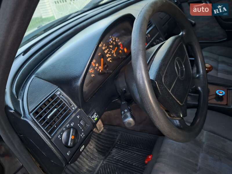 Седан Mercedes-Benz C-Class 1994 в Чернівцях фото 29 Седан Mercedes-Benz C-Class 1994 в Чернівцях