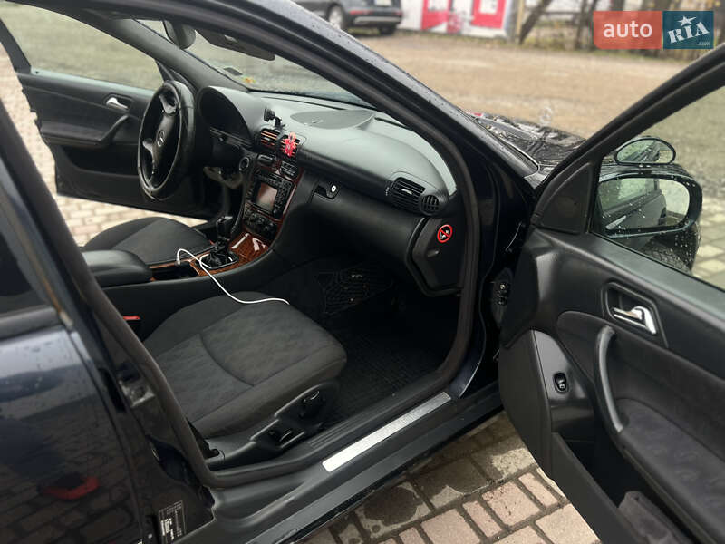Седан Mercedes-Benz C-Class 2001 в Косові фото 16 Седан Mercedes-Benz C-Class 2001 в Косові