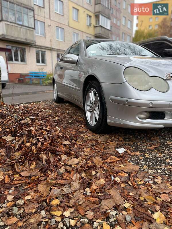 Купе Mercedes-Benz C-Class 2003 в Тернополі
