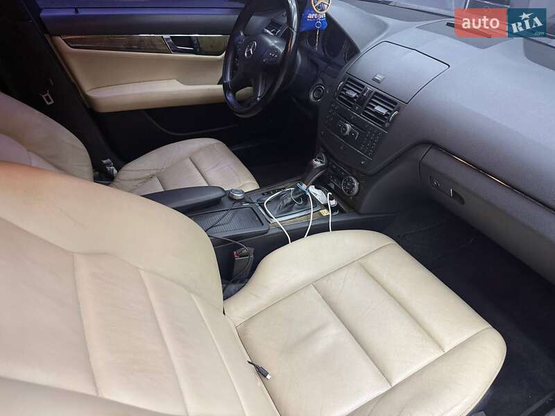 Седан Mercedes-Benz C-Class 2007 в Чернівцях