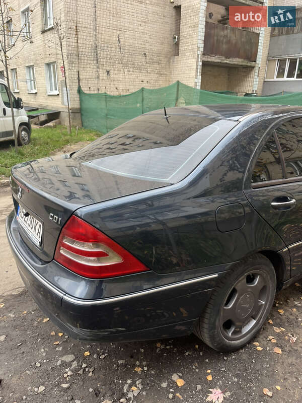 Седан Mercedes-Benz C-Class 2004 в Вінниці
