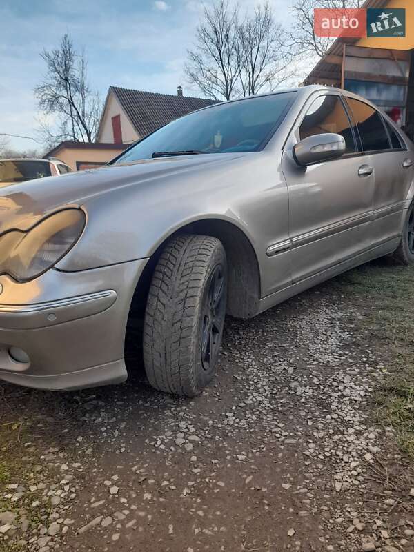 Седан Mercedes-Benz C-Class 2003 в Стрые фото 9 Седан Mercedes-Benz C-Class 2003 в Стрые
