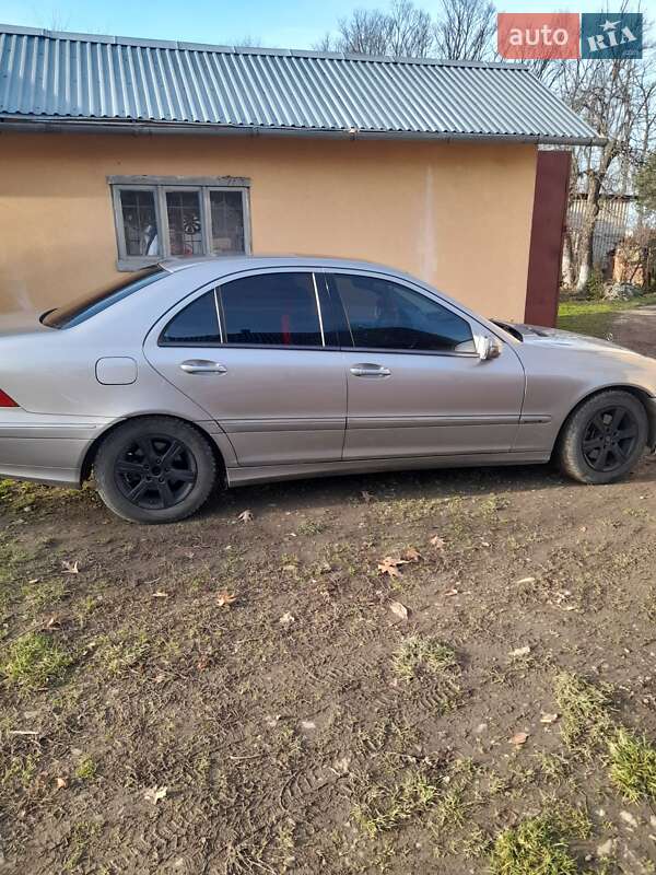 Седан Mercedes-Benz C-Class 2003 в Стрые фото 4 Седан Mercedes-Benz C-Class 2003 в Стрые