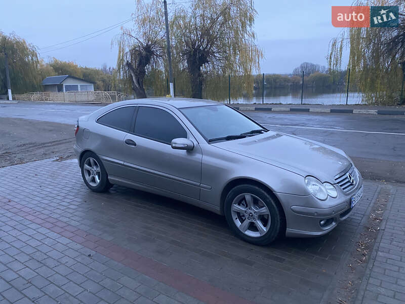 Купе Mercedes-Benz C-Class 2005 в Тростянце