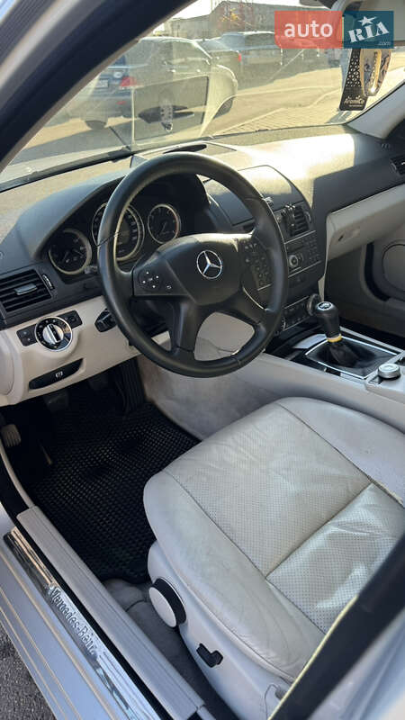 Універсал Mercedes-Benz C-Class 2011 в Одесі
