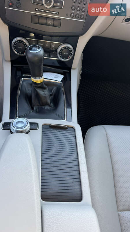 Універсал Mercedes-Benz C-Class 2011 в Одесі