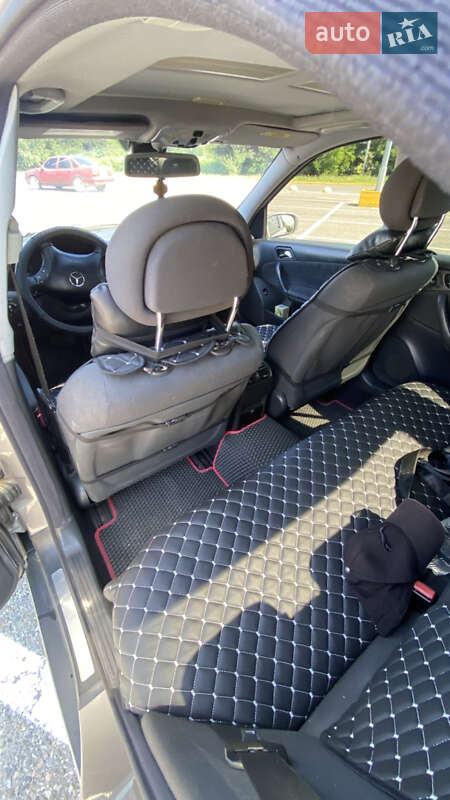 Седан Mercedes-Benz C-Class 2003 в Чернівцях