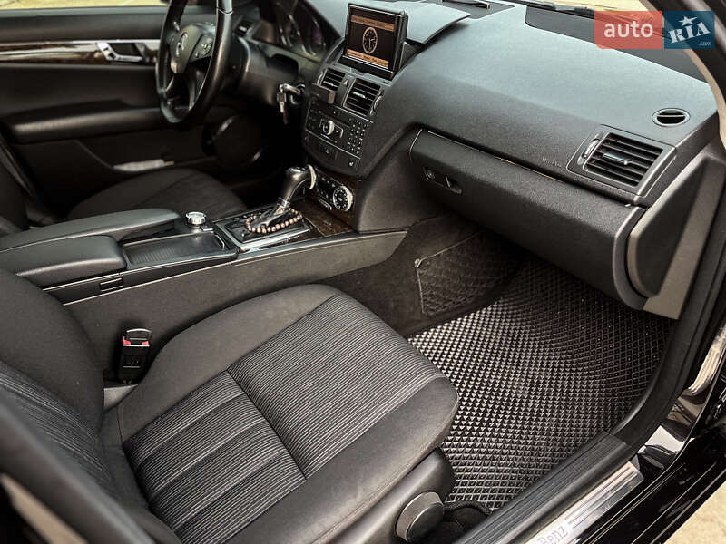 Универсал Mercedes-Benz C-Class 2011 в Черновцах фото 23 Универсал Mercedes-Benz C-Class 2011 в Черновцах