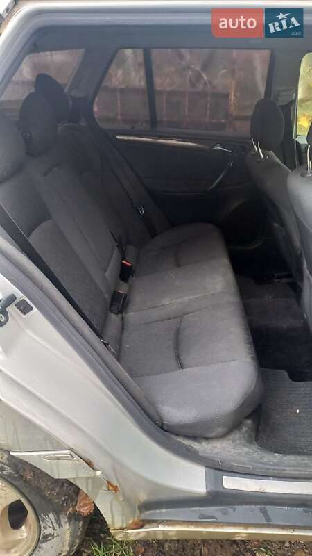 Универсал Mercedes-Benz C-Class 2002 в Черновцах