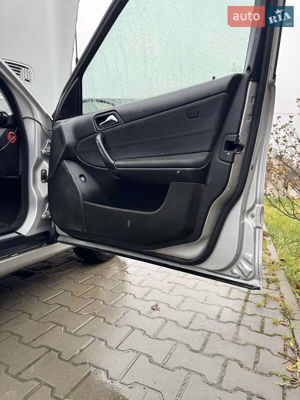 Седан Mercedes-Benz C-Class 2004 в Івано-Франківську фото 18 Седан Mercedes-Benz C-Class 2004 в Івано-Франківську