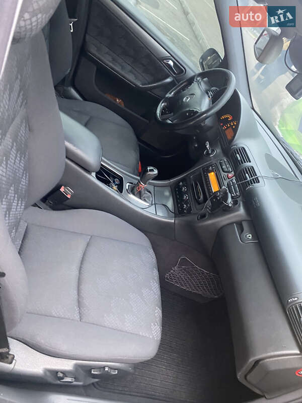 Універсал Mercedes-Benz C-Class 2002 в Вінниці