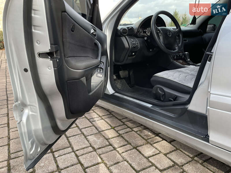 Седан Mercedes-Benz C-Class 2004 в Надвірній