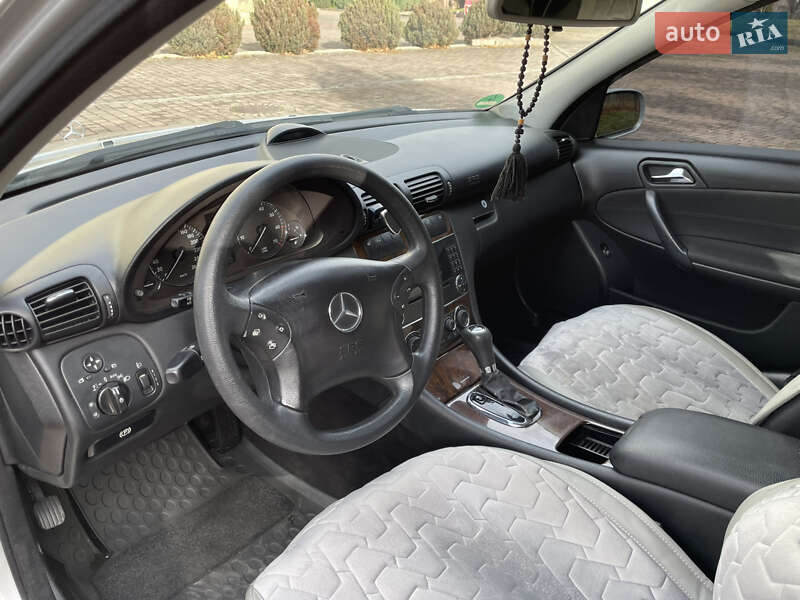 Седан Mercedes-Benz C-Class 2004 в Надвірній