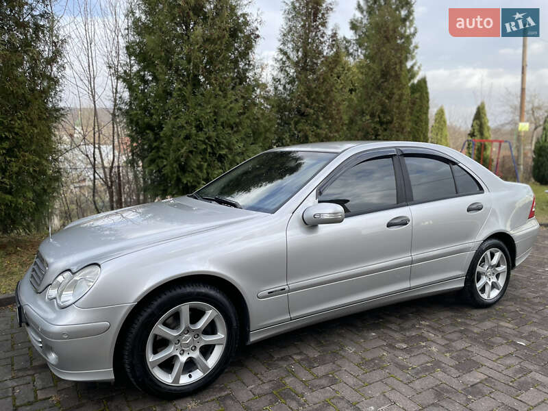 Седан Mercedes-Benz C-Class 2004 в Надвірній