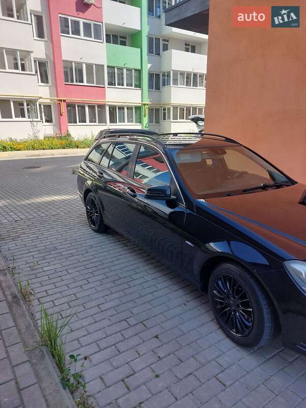 Універсал Mercedes-Benz C-Class 2011 в Львові