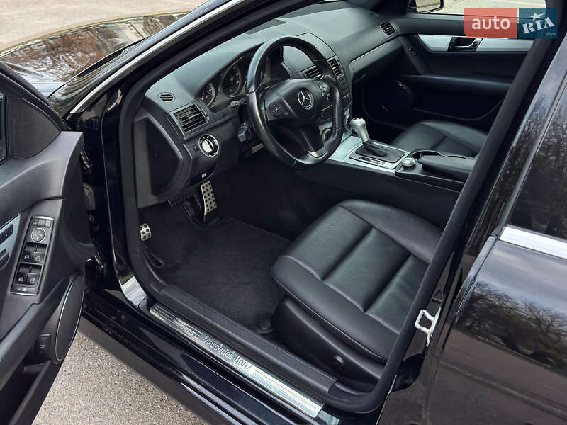 Седан Mercedes-Benz C-Class 2010 в Запорожье