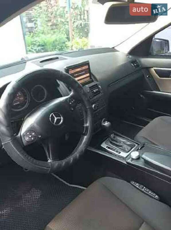 Універсал Mercedes-Benz C-Class 2009 в Ужгороді