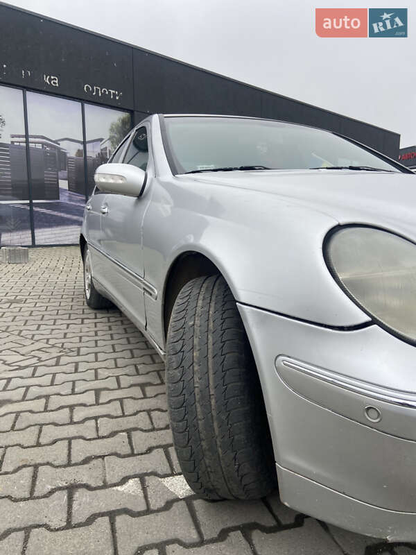 Седан Mercedes-Benz C-Class 2002 в Кіцмані