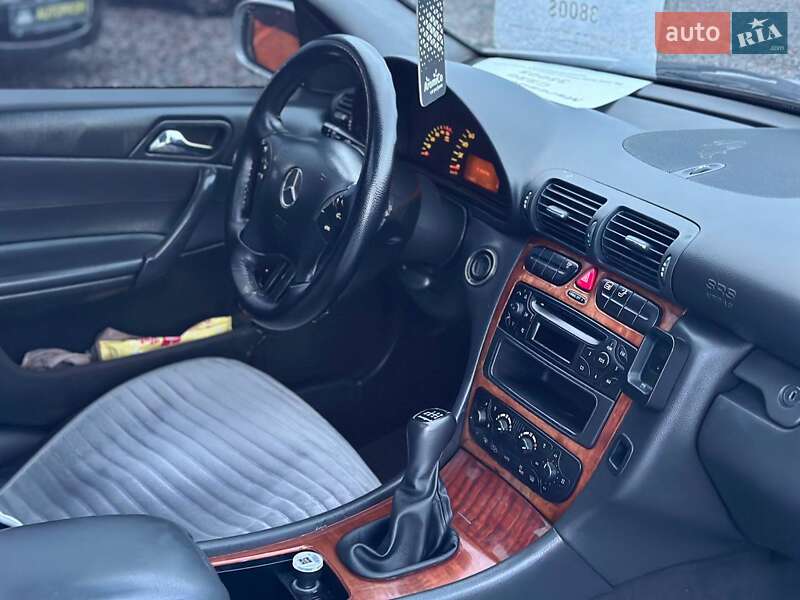 Седан Mercedes-Benz C-Class 2001 в Харкові