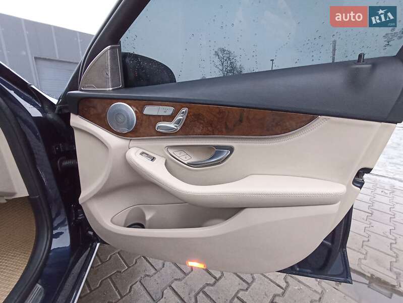 Седан Mercedes-Benz C-Class 2016 в Львові