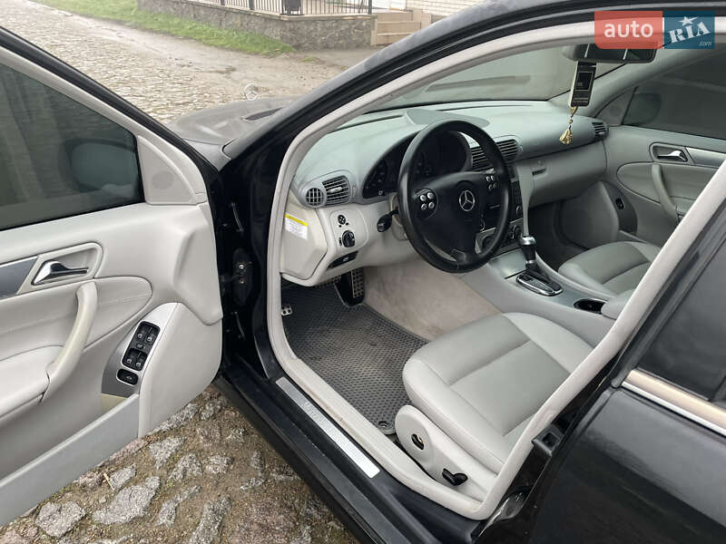 Седан Mercedes-Benz C-Class 2004 в Умані