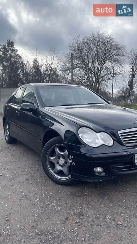 Седан Mercedes-Benz C-Class 2005 в Киеве
