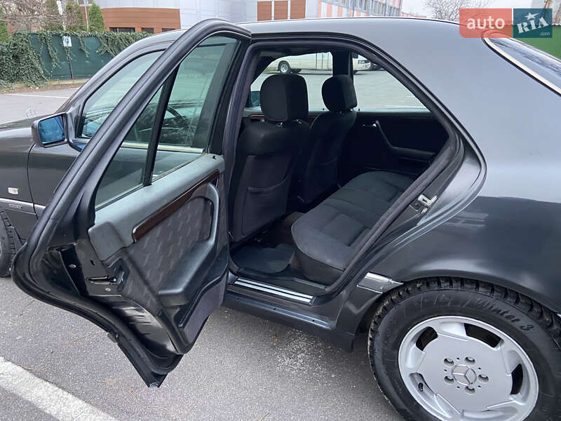 Седан Mercedes-Benz C-Class 1995 в Одессе