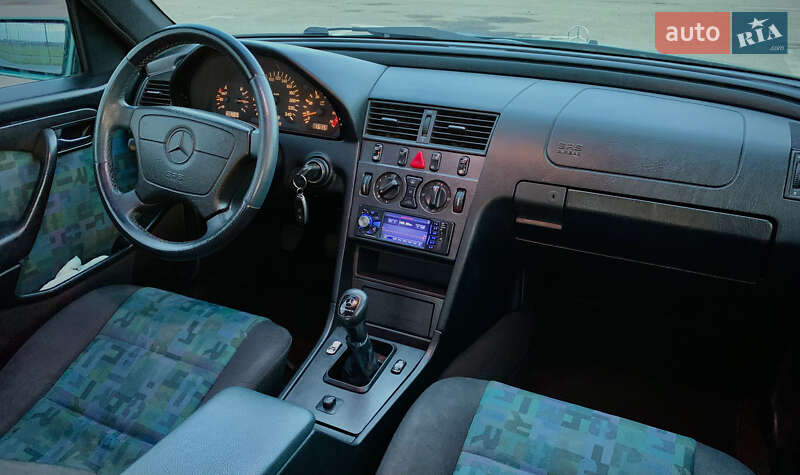 Седан Mercedes-Benz C-Class 1997 в Луцке