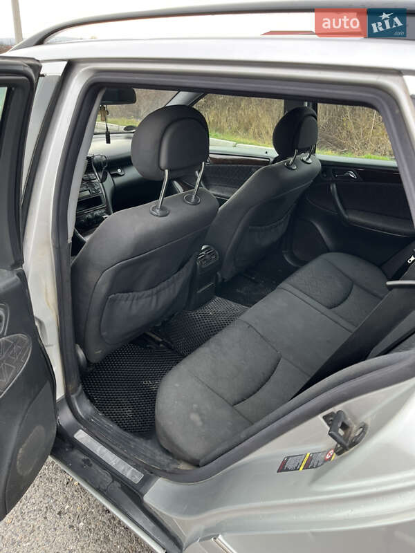 Універсал Mercedes-Benz C-Class 2003 в Чернівцях