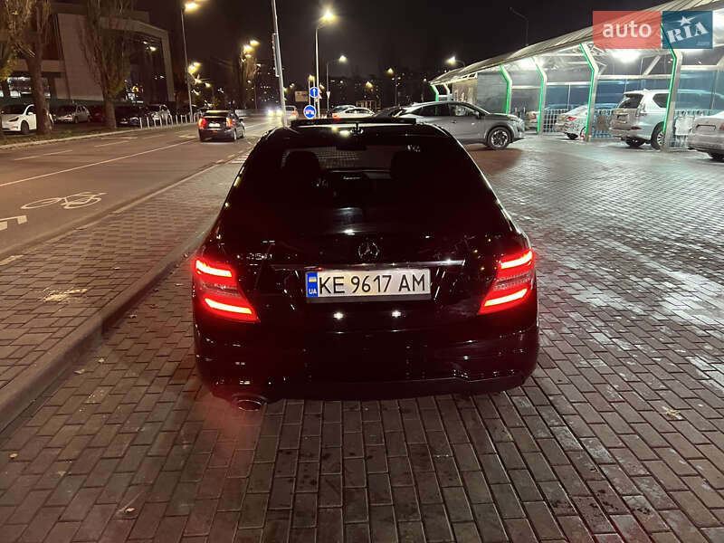 Седан Mercedes-Benz C-Class 2011 в Киеве