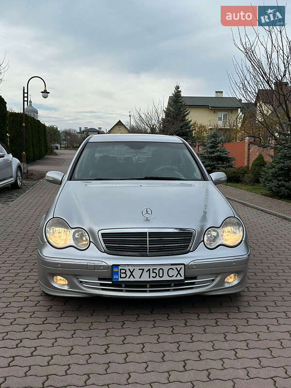 Седан Mercedes-Benz C-Class 2004 в Черновцах
