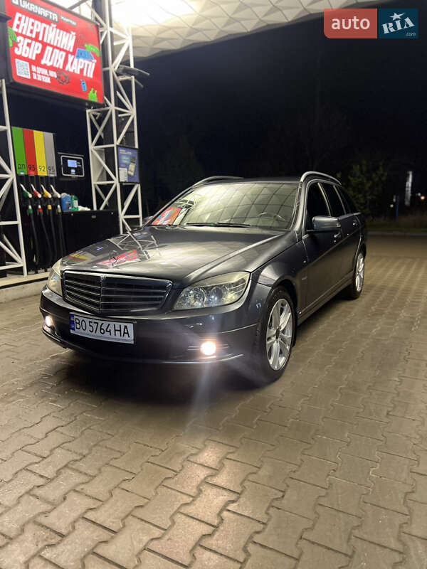 Универсал Mercedes-Benz C-Class 2010 в Тернополе
